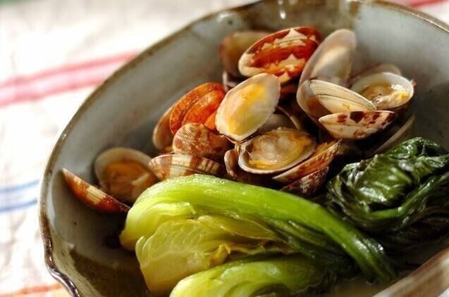 チンゲンサイとアサリの蒸し煮