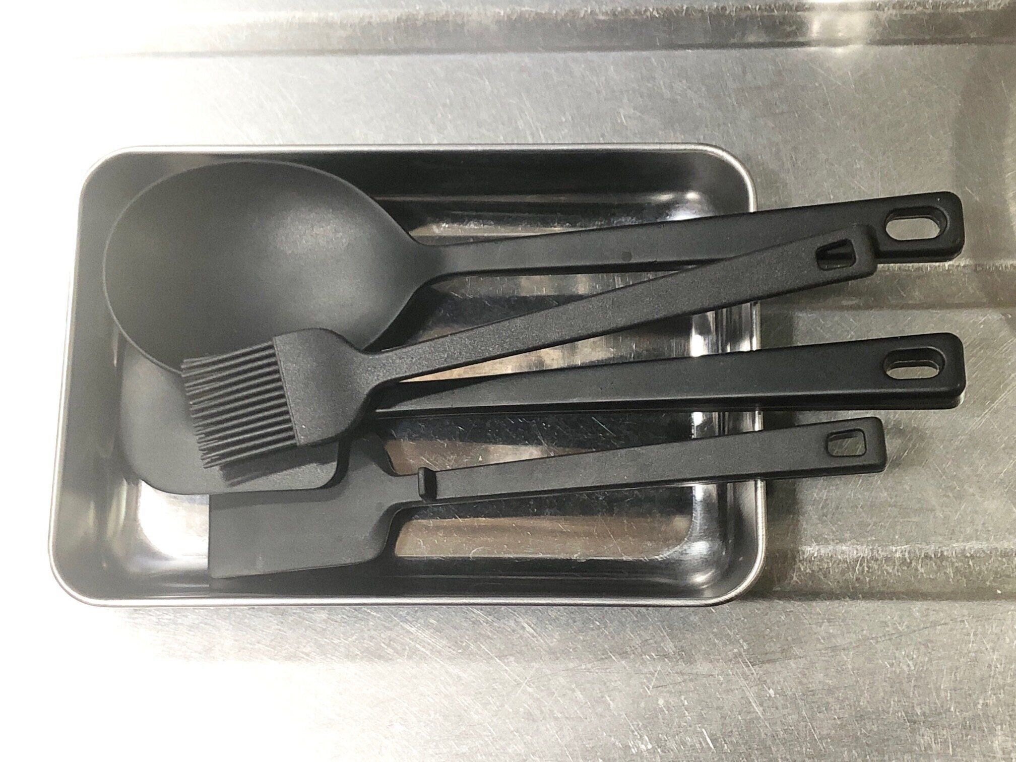 黒いキッチンツール