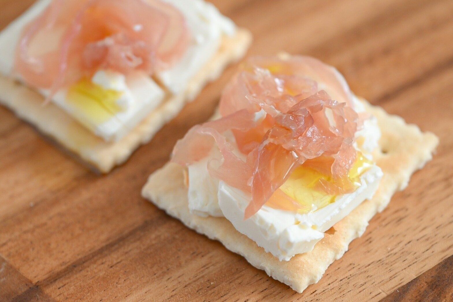 生ハムとチーズのカナッペ