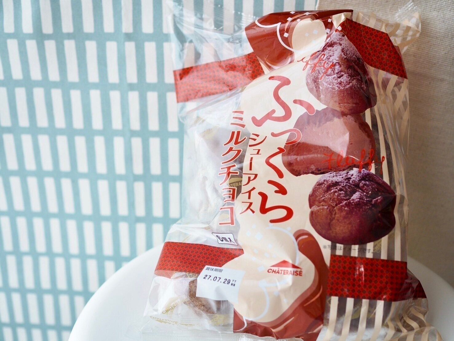 シャトレーゼ「ふっくらシューアイス ミルクチョコ」商品写真