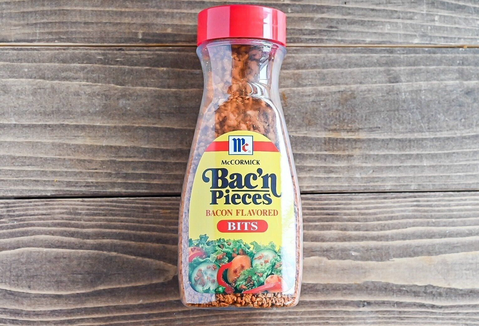 机にのせたベーコンフレーバードビッツ