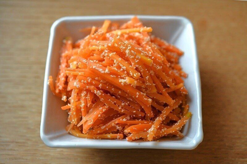 おつまみになるにんじんのたらこ炒め