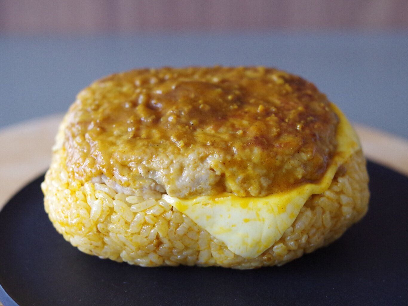 買わずにはいられない！【ロピア】不定期に販売されている“特大おにぎり”が絶品！