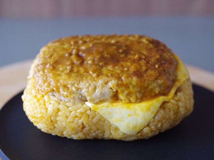 買わずにはいられない!【ロピア】不定期に販売されている“特大おにぎり”が絶品!