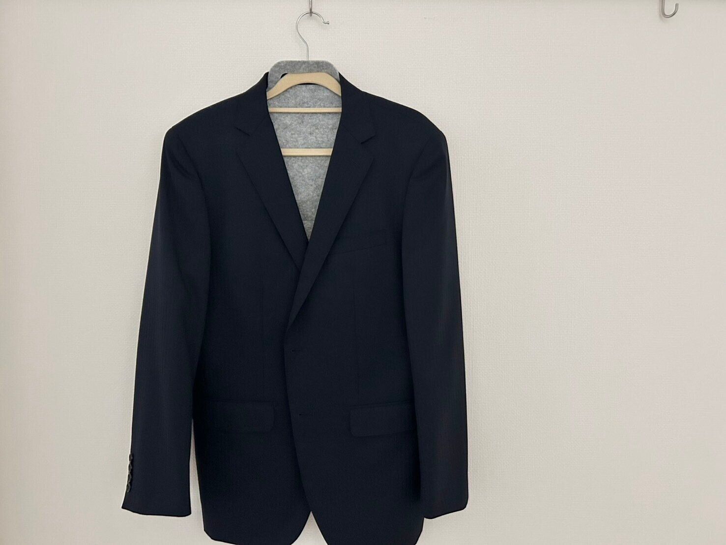 【無印良品】くり返し使えるのがうれしい！ジメジメする時期におすすめの“吊るすだけ”でOKな除湿シートはクローゼットの必需品になるかも