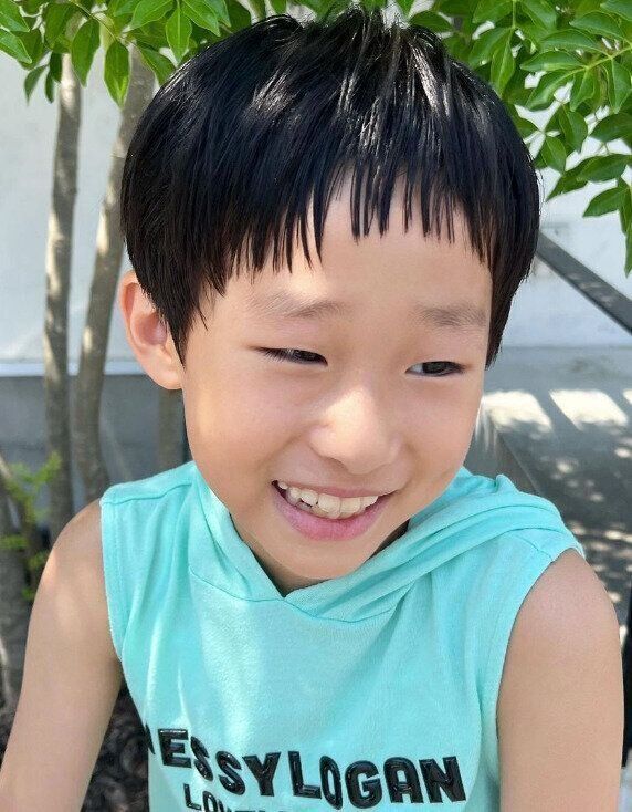 活発な女の子にピッタリ！耳が見えるマッシュショート