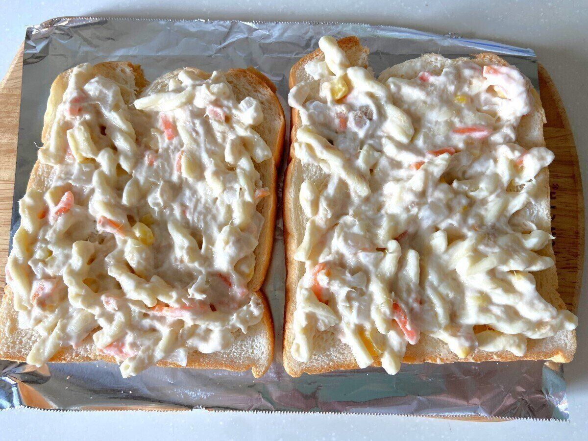 食パンにのせて