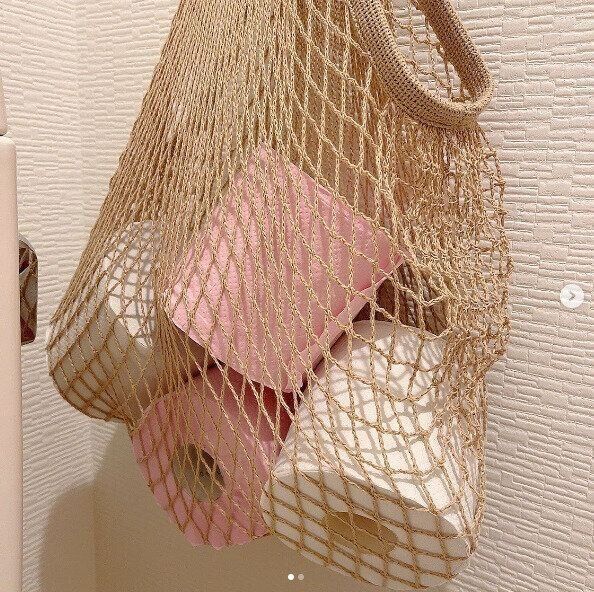 セリアのメッシュバッグにトイレットペーパーを収納