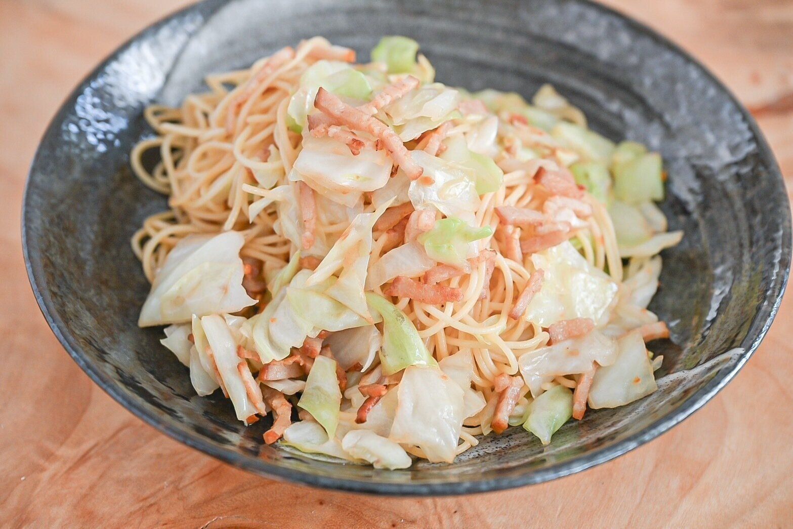 キャベツとベーコンのパスタ