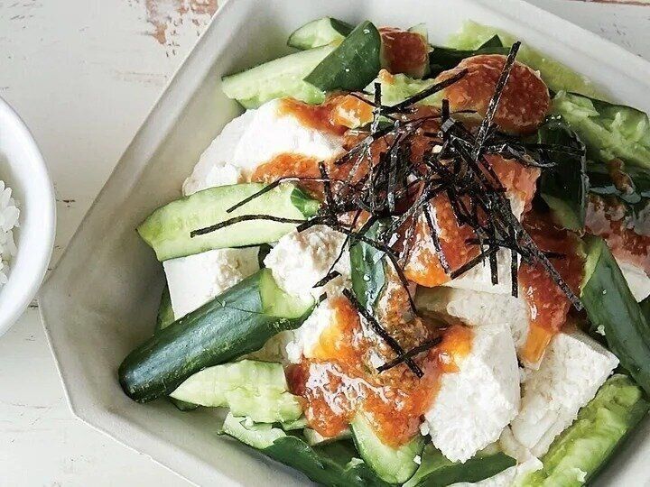 みそドレがよくからむ♪たたききゅうりとちぎり豆腐のサラダ