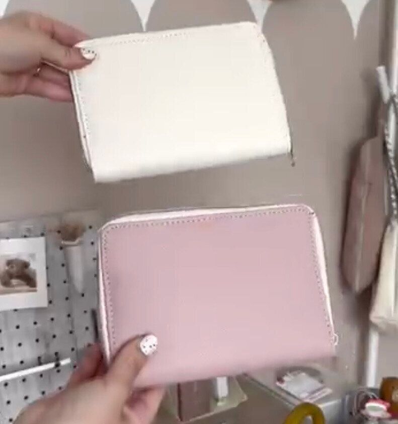 さまざまな用途で使える！「フェイクレザーマルチ手帳ケース」