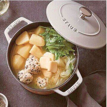 [ストウブ公式]オリーブ鶏つくねのバター鍋