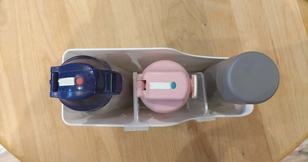 ファイルボックスに収納された水筒