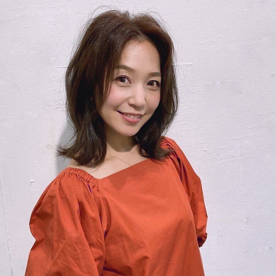 40代女性にもおすすめ！小顔効果もバッチリ！ふんわりボリュームトップで小顔な印象に！