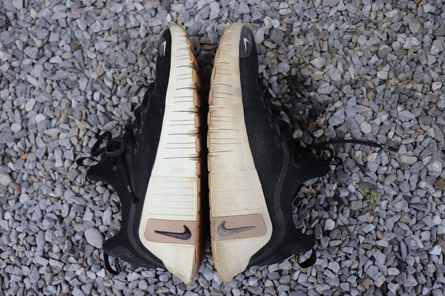 【ダイソー】濡れた靴に！雨の日の後に便利なダイソーグッズ