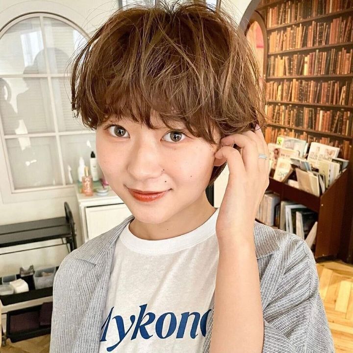 40代女性に似合うふんわりショートヘアスタイル!おしゃれなハイライト入りショート