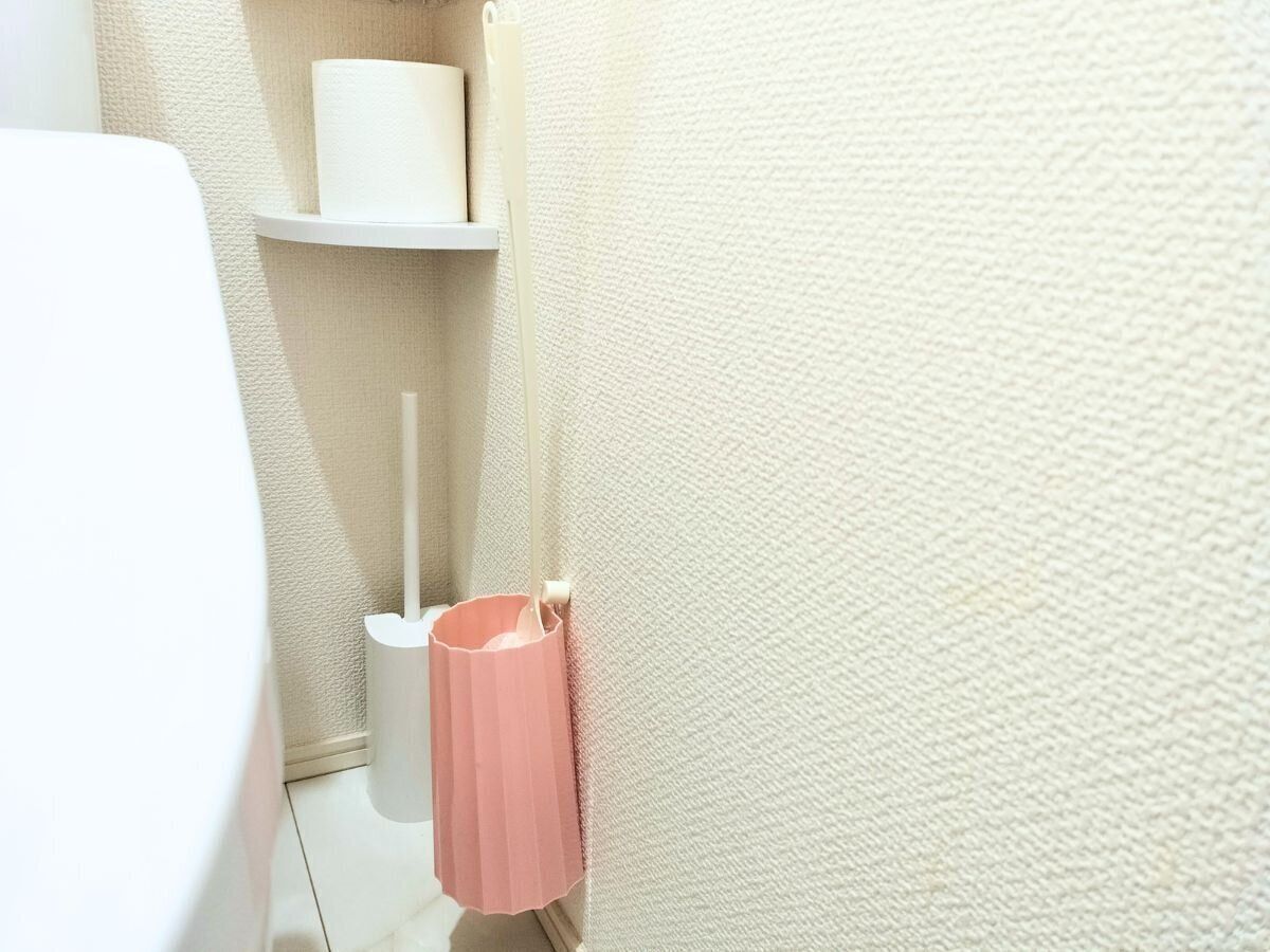 トイレに置かれたスキマロングワイパー