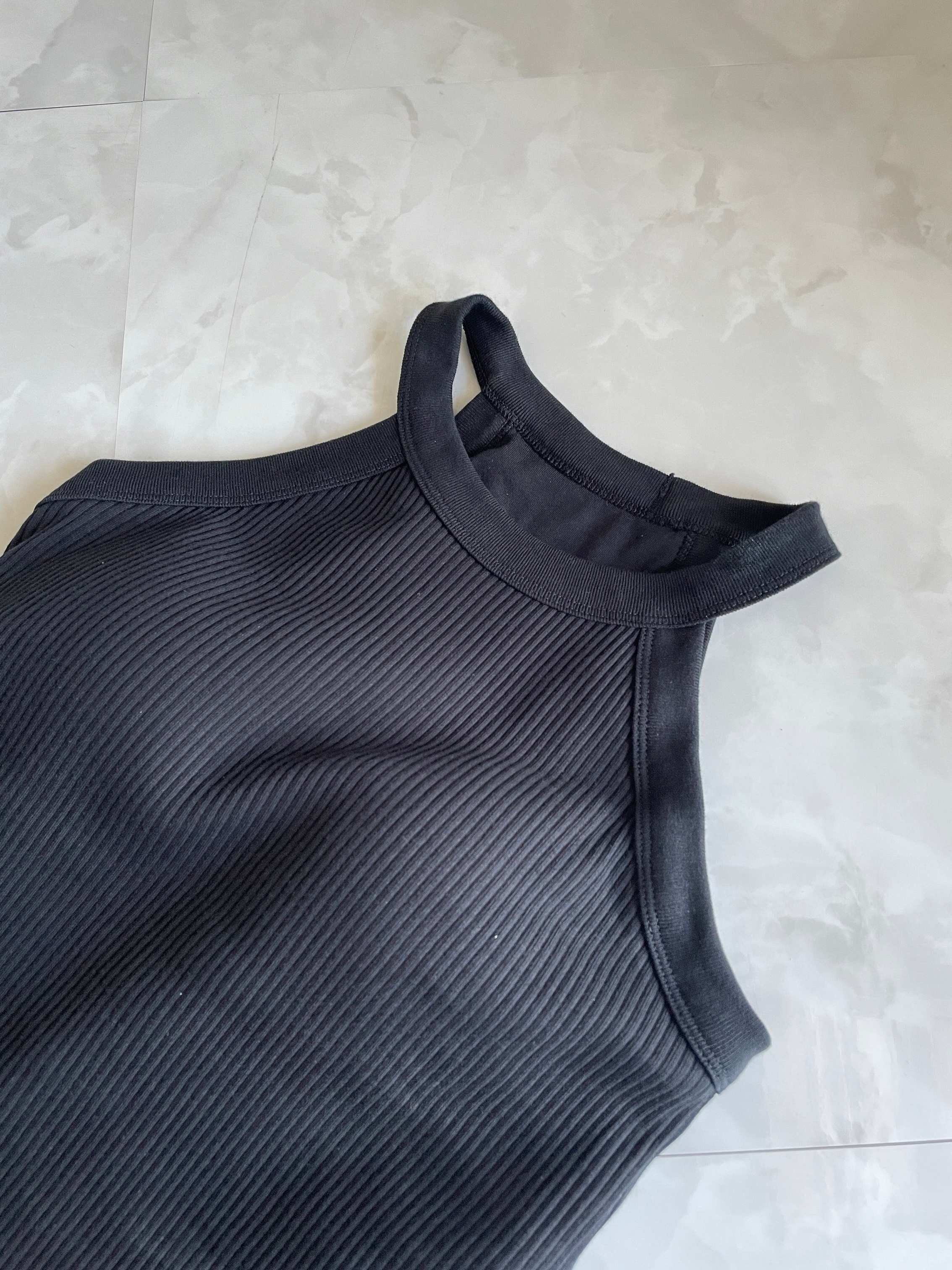 ユニクロ　ホルターネックブラタンクトップ