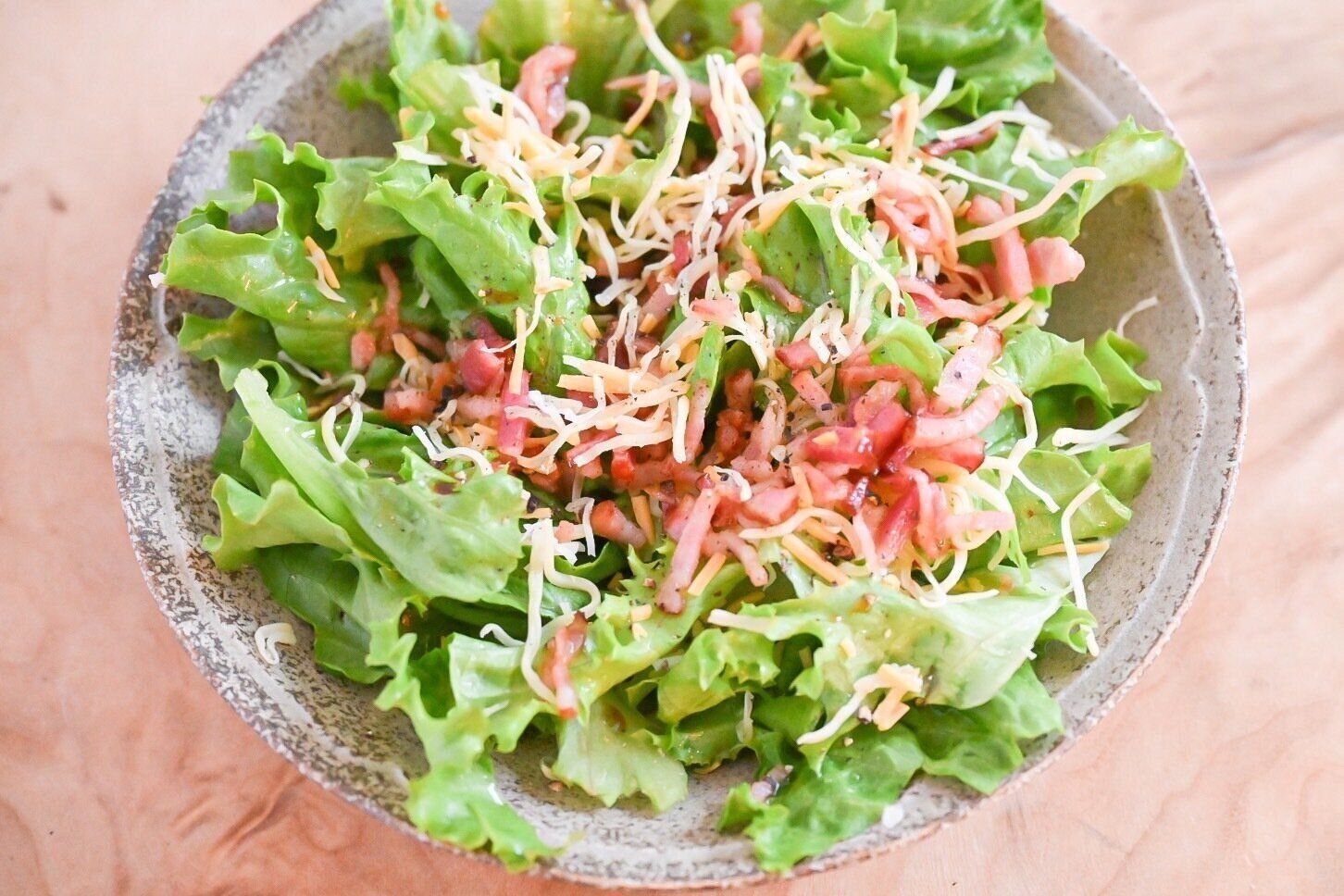 ベーコンとチーズのサラダ