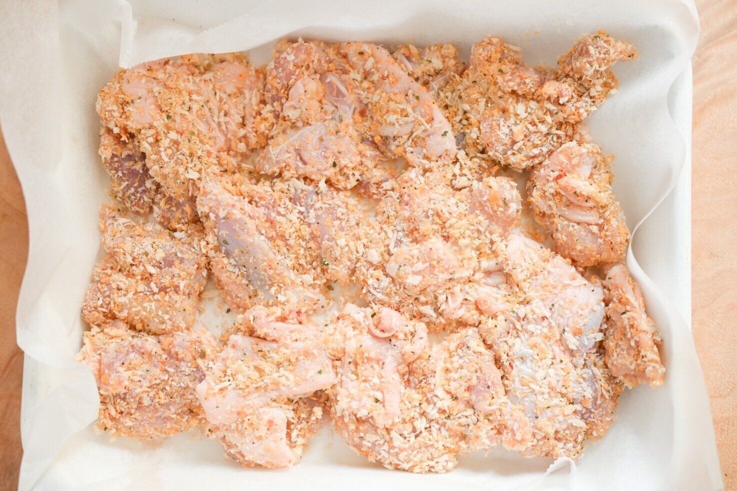 パン粉をまぶした鶏もも肉