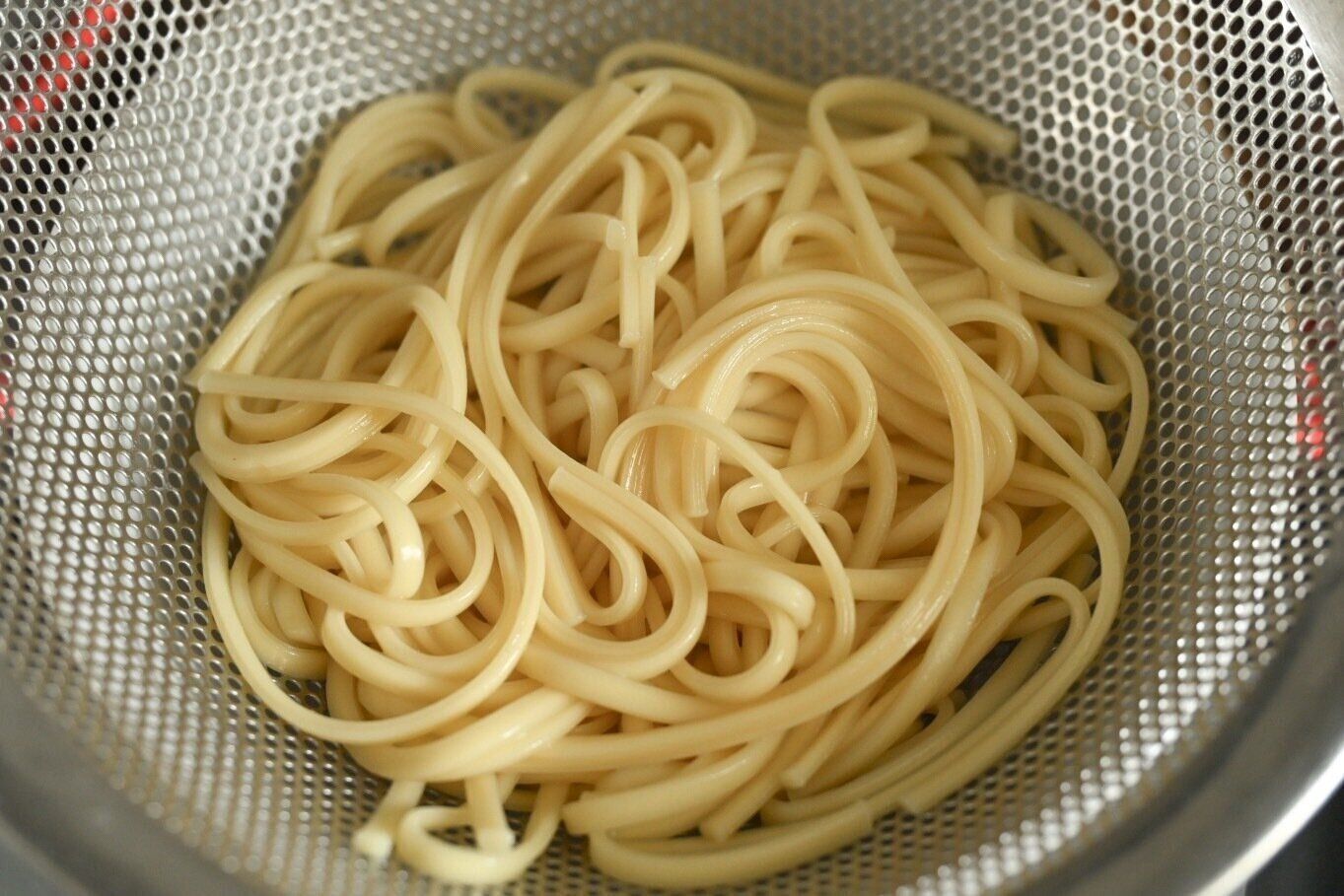 ザルに入った麺