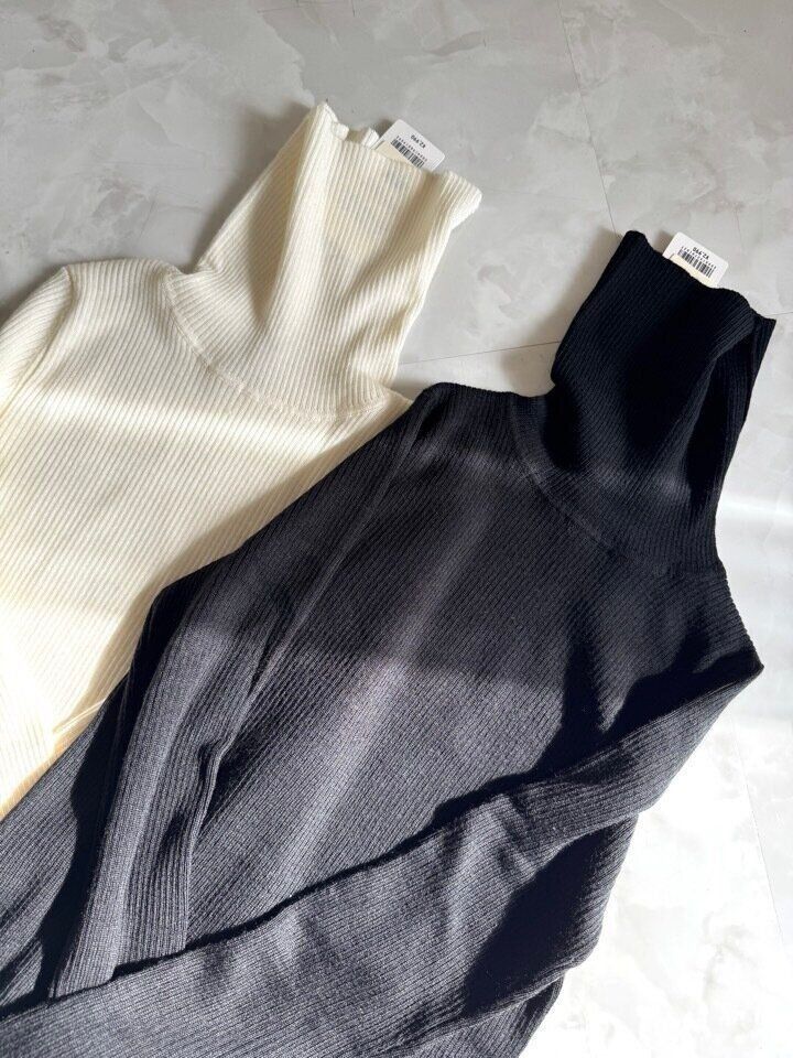 メリノリブタートルネックセーター