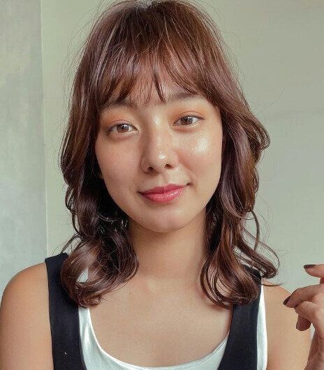 イマドキの軽さが重要！艶っぽいミディアムレイヤー