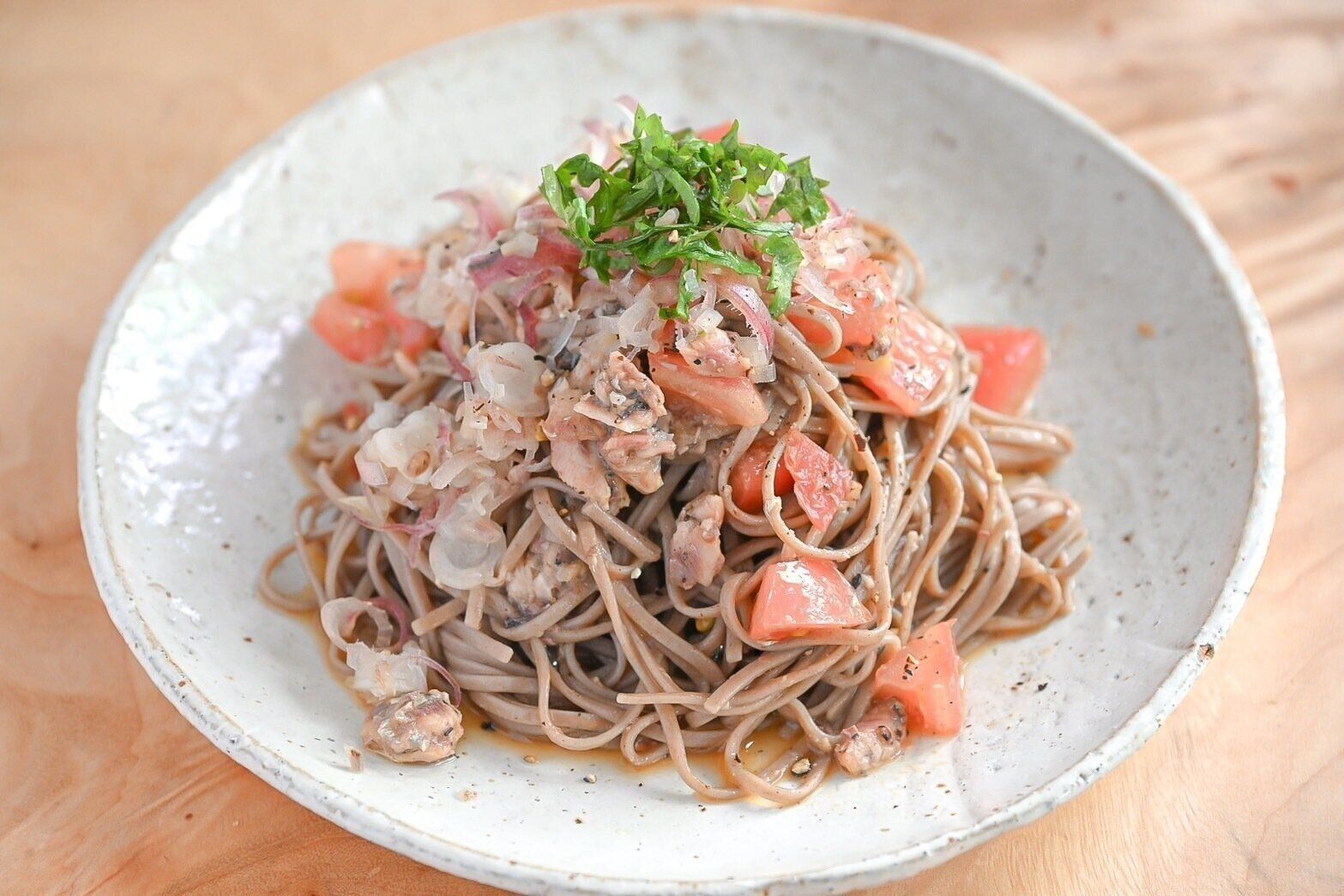 皿に盛られたそば