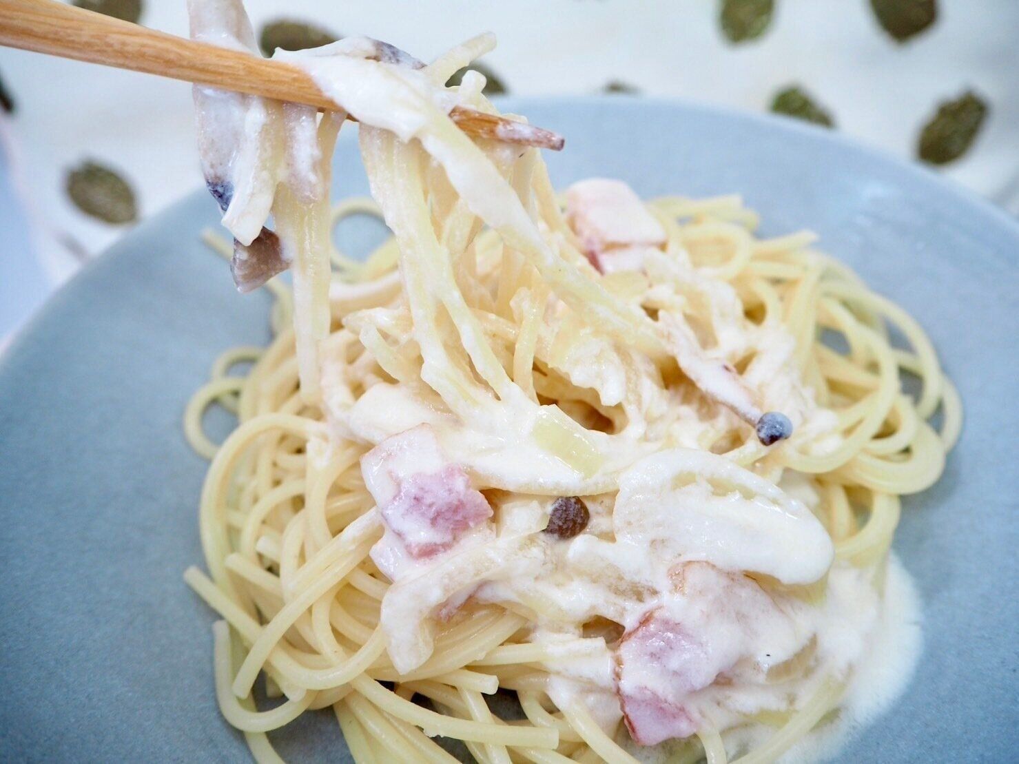 シャトレーゼ「パスタソース 信州産ベーコンときのこのクリームソース」商品写真