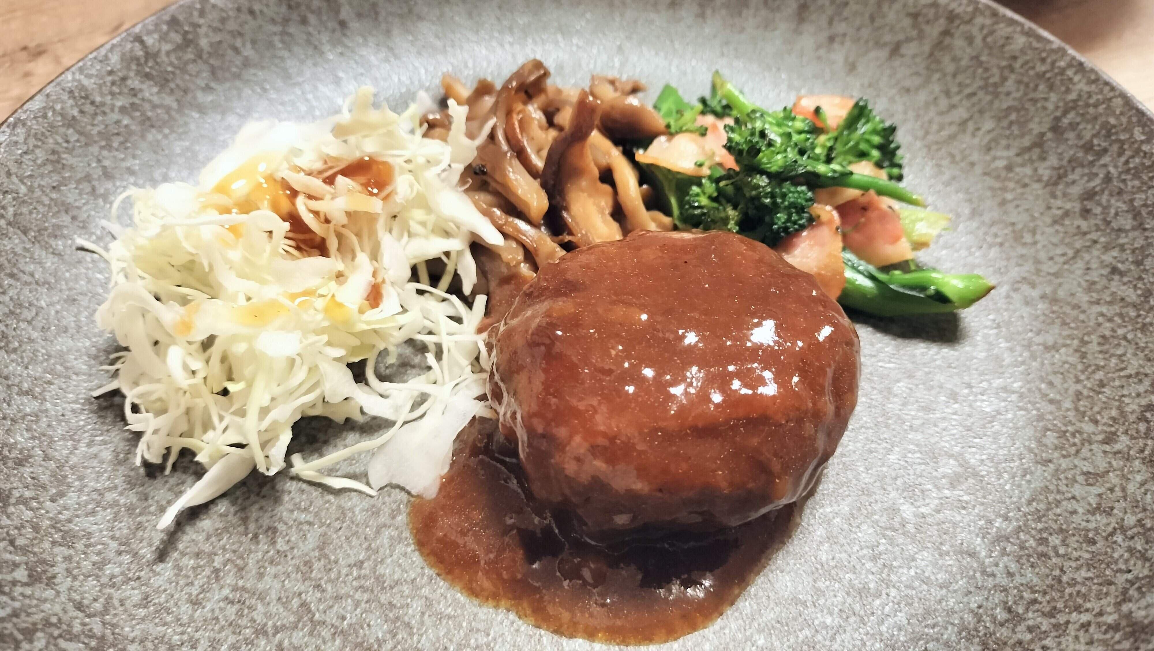 煮込みハンバーグ