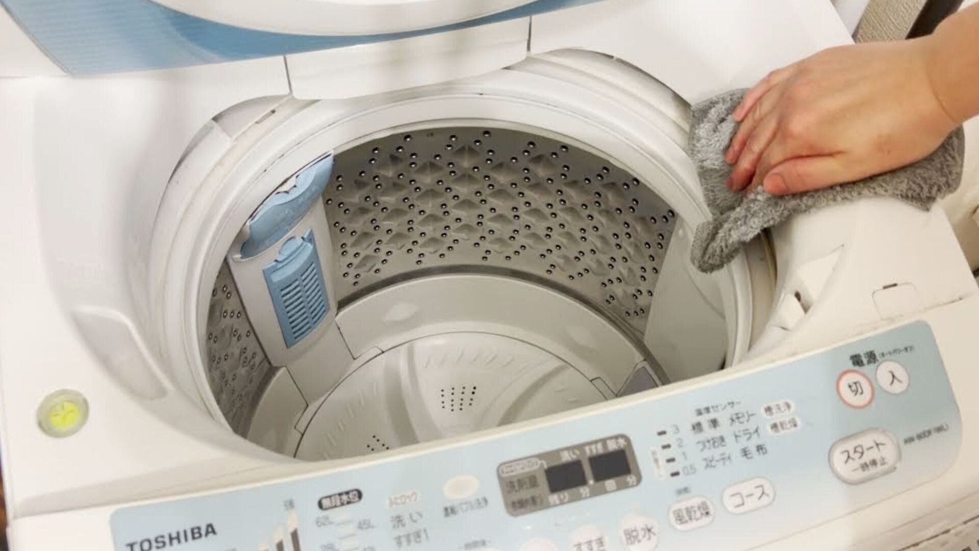 洗濯機を拭く