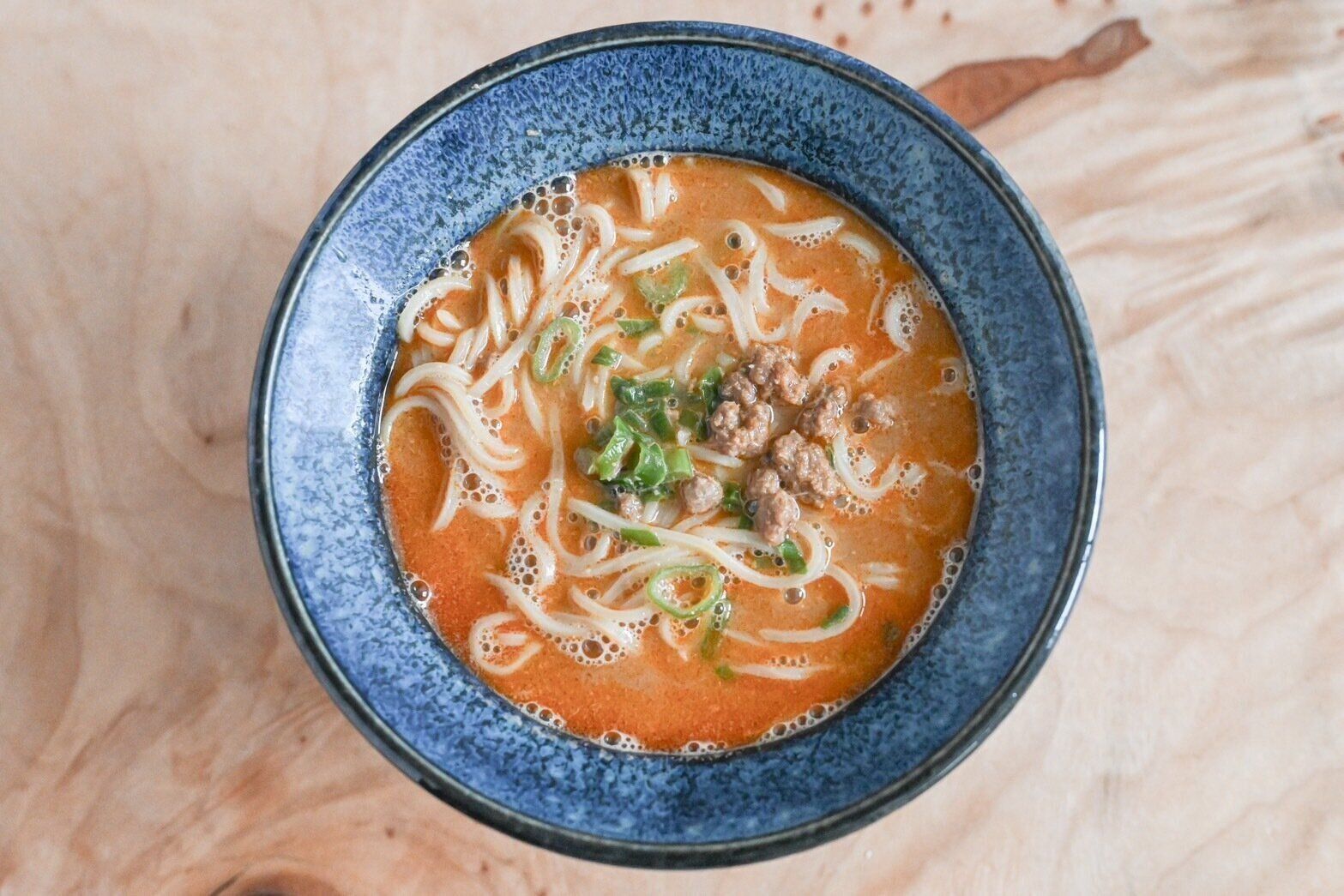 丼に入った担々麺