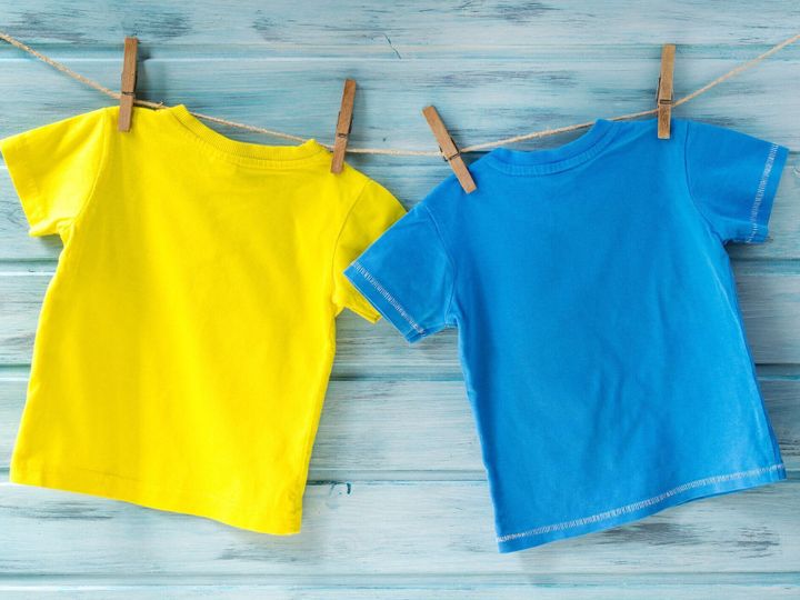 表向きと裏返し どっちで干すのが正解 Tシャツを洗濯するときのng事項 サンキュ 表向きと裏返し どっちで干すのが正解 Tシャツを洗濯するときのng事項 サンキュ