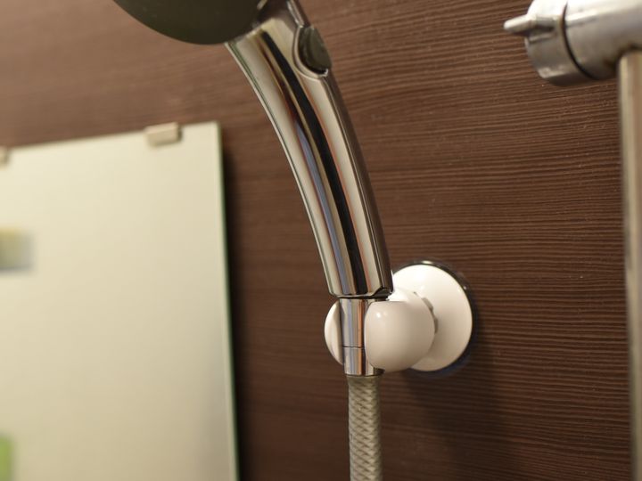 取り付け簡単で角度も自由自在 ニトリの シャワーフック が優秀 サンキュ 取り付け簡単で角度も自由自在 ニトリの シャワーフック が優秀 サンキュ