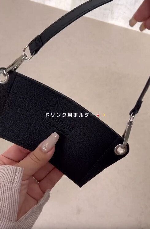 【キャンドゥ】持ち手つきでドリンクカップの持ち運びに便利