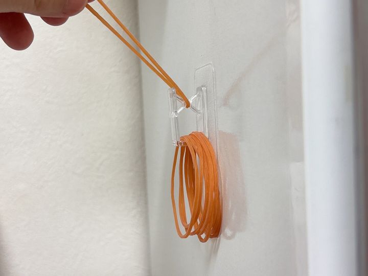 セリア粘着シート輪ゴムホルダー