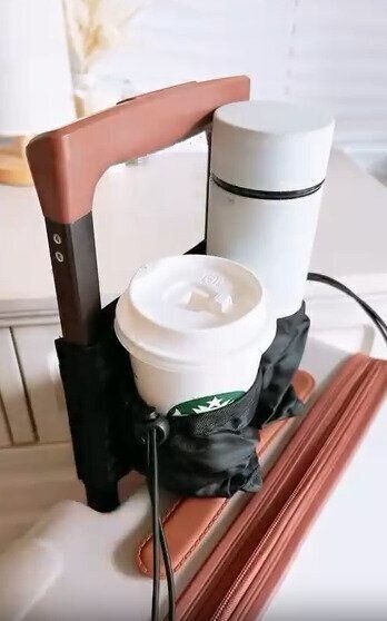 【キャンドゥ】ボトルもカップもしっかり固定できて安心