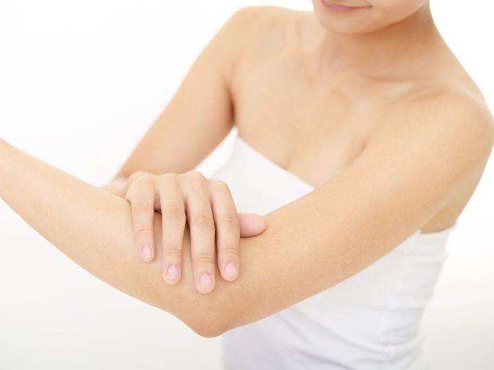 40代以上で二の腕や肘 膝出しファッションはやめるべき みんなのリアルな意見 サンキュ 40代以上で二の腕や肘 膝出しファッションはやめるべき みんなのリアルな意見 サンキュ