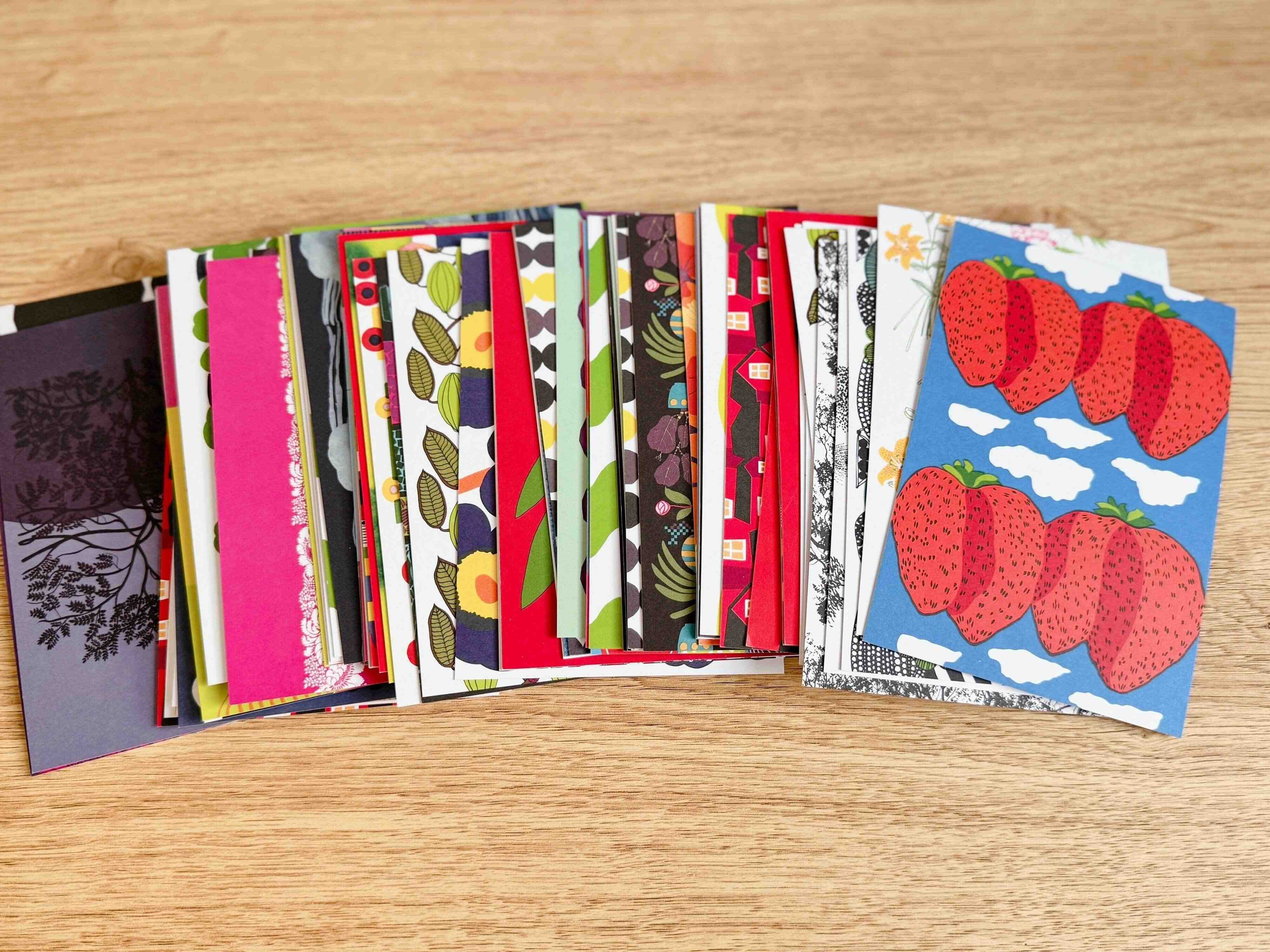 1．ポストカードが150枚収容可能だから