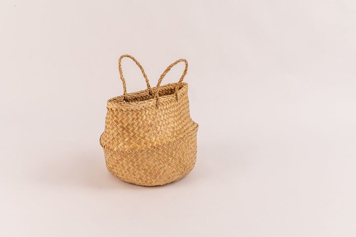 白い背景にエコバッグバスケット