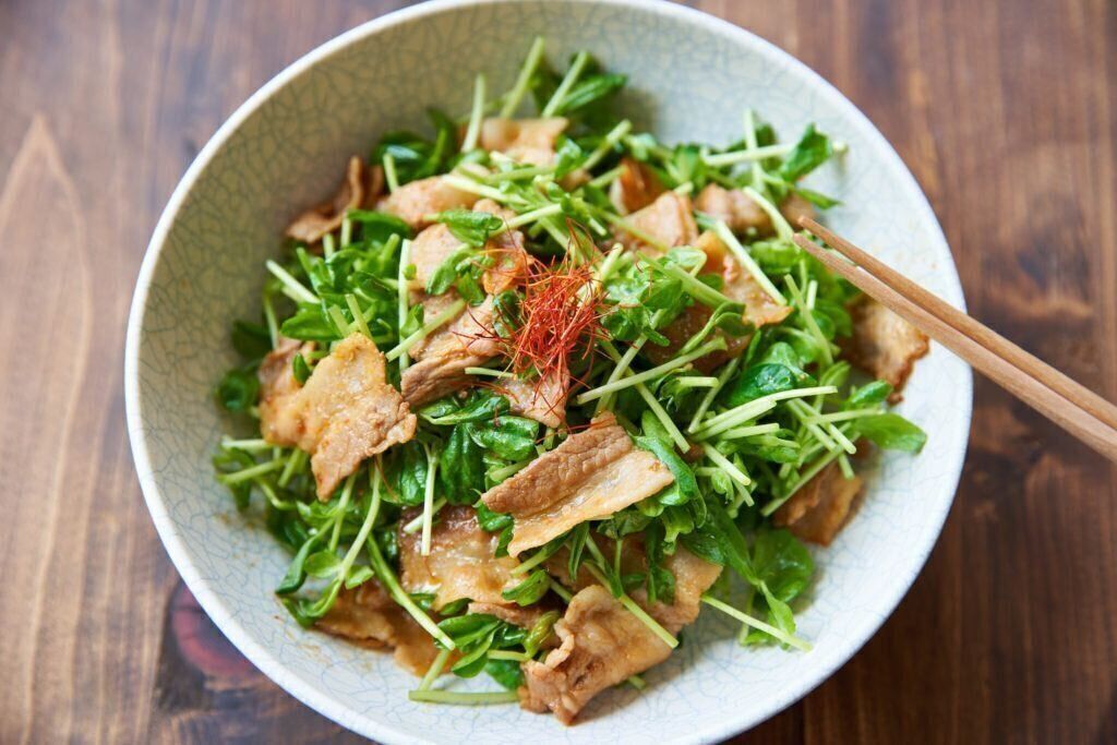 豚バラと豆苗のおかずサラダ