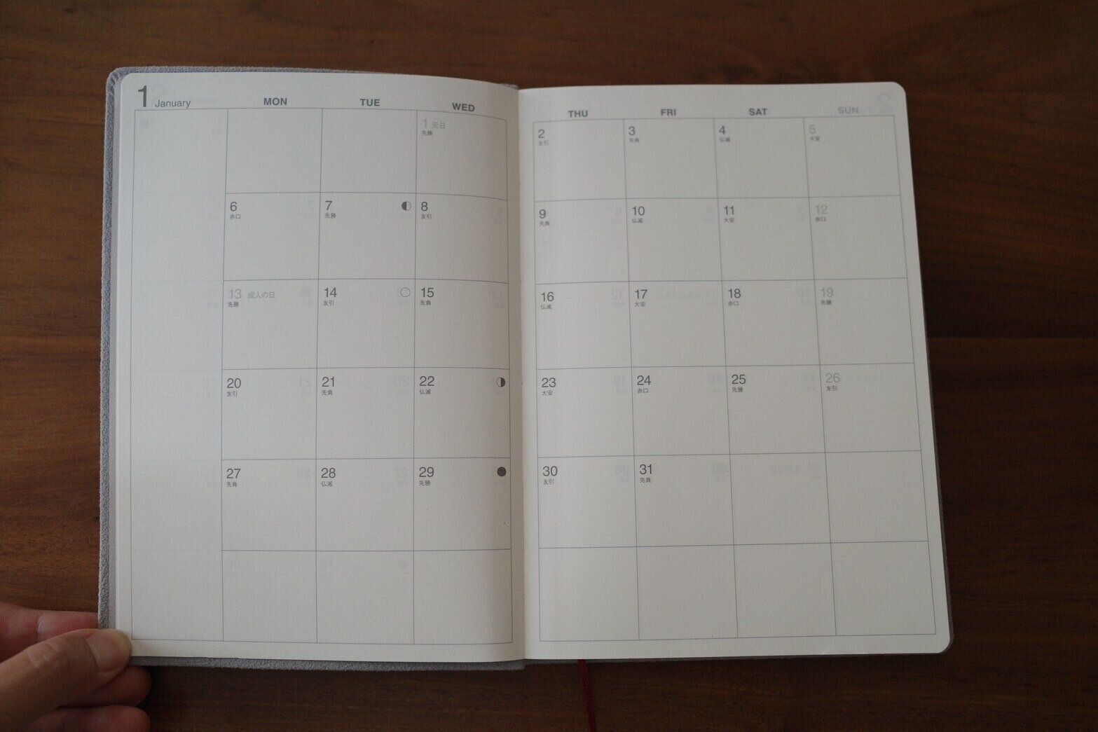 スエード調と色合いがかわいすぎる！無印良品の2025年のスケジュール帳は持てば気分が上がること間違いなし