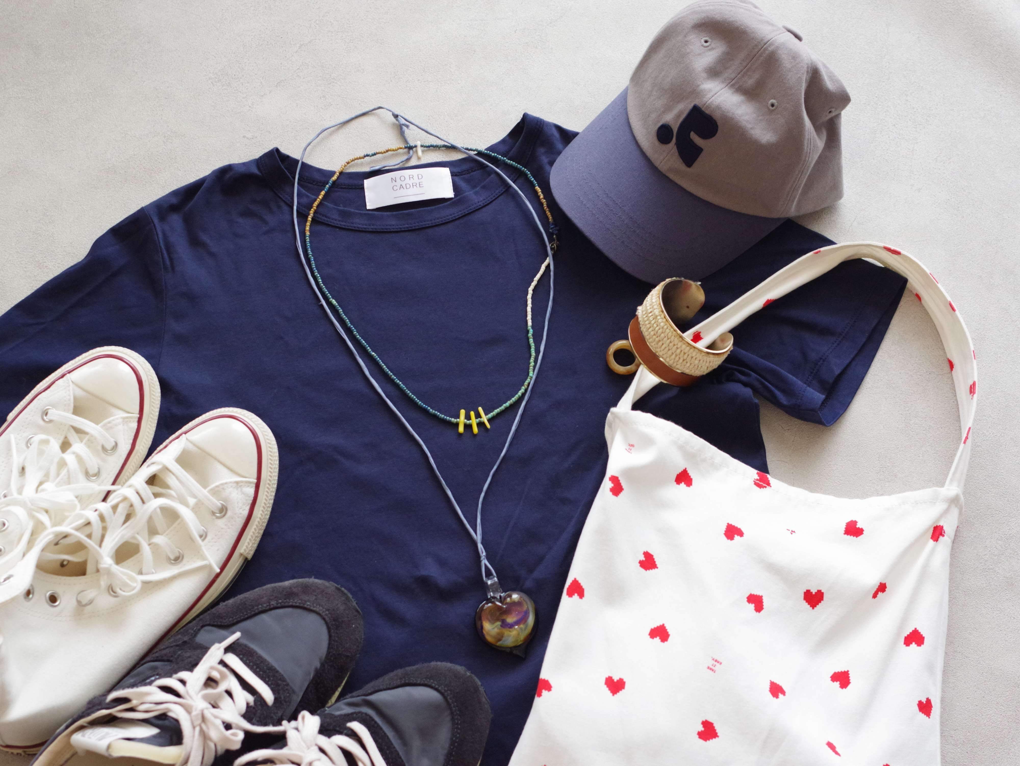 きれいめ・カジュアルも無地TシャツだけでOK！ひと工夫するだけで見違える方法とは？