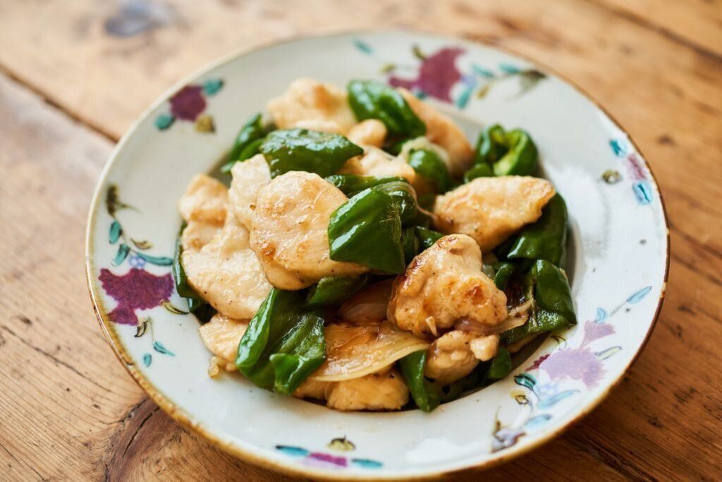 鶏むね肉とピーマンのバタポン炒め