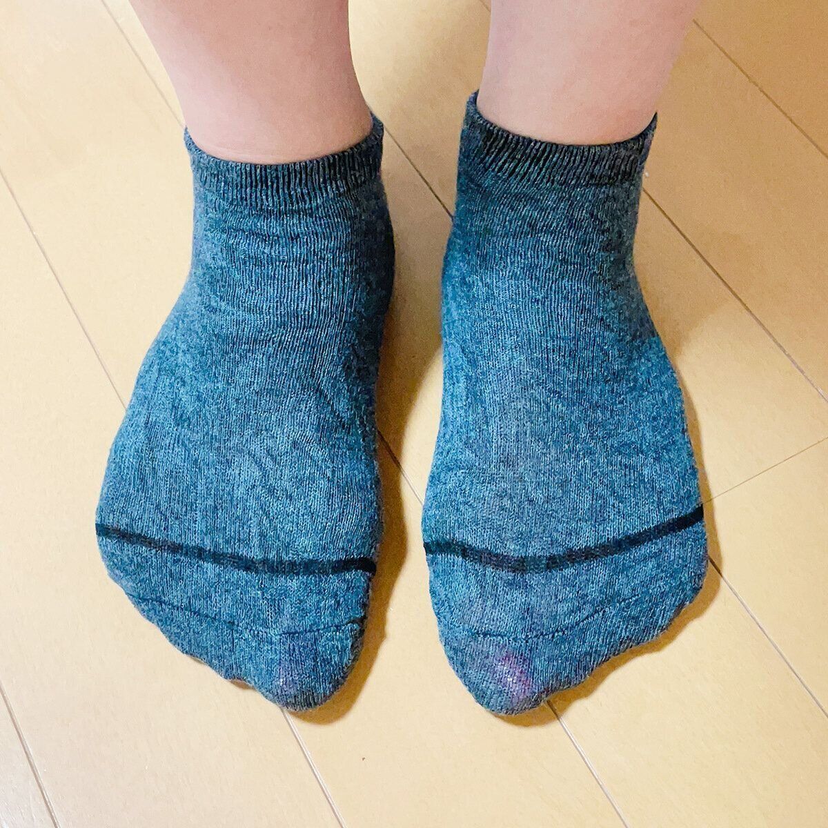 履けば目立たない