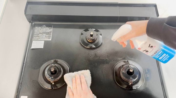 アルカリ電解水でコンロまわりを掃除