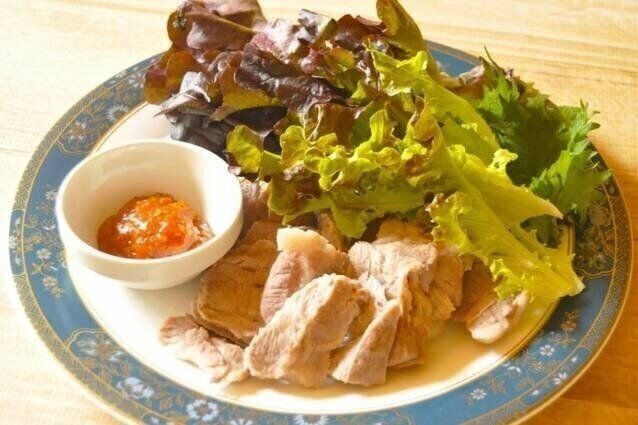 ゆで豚レタス包み