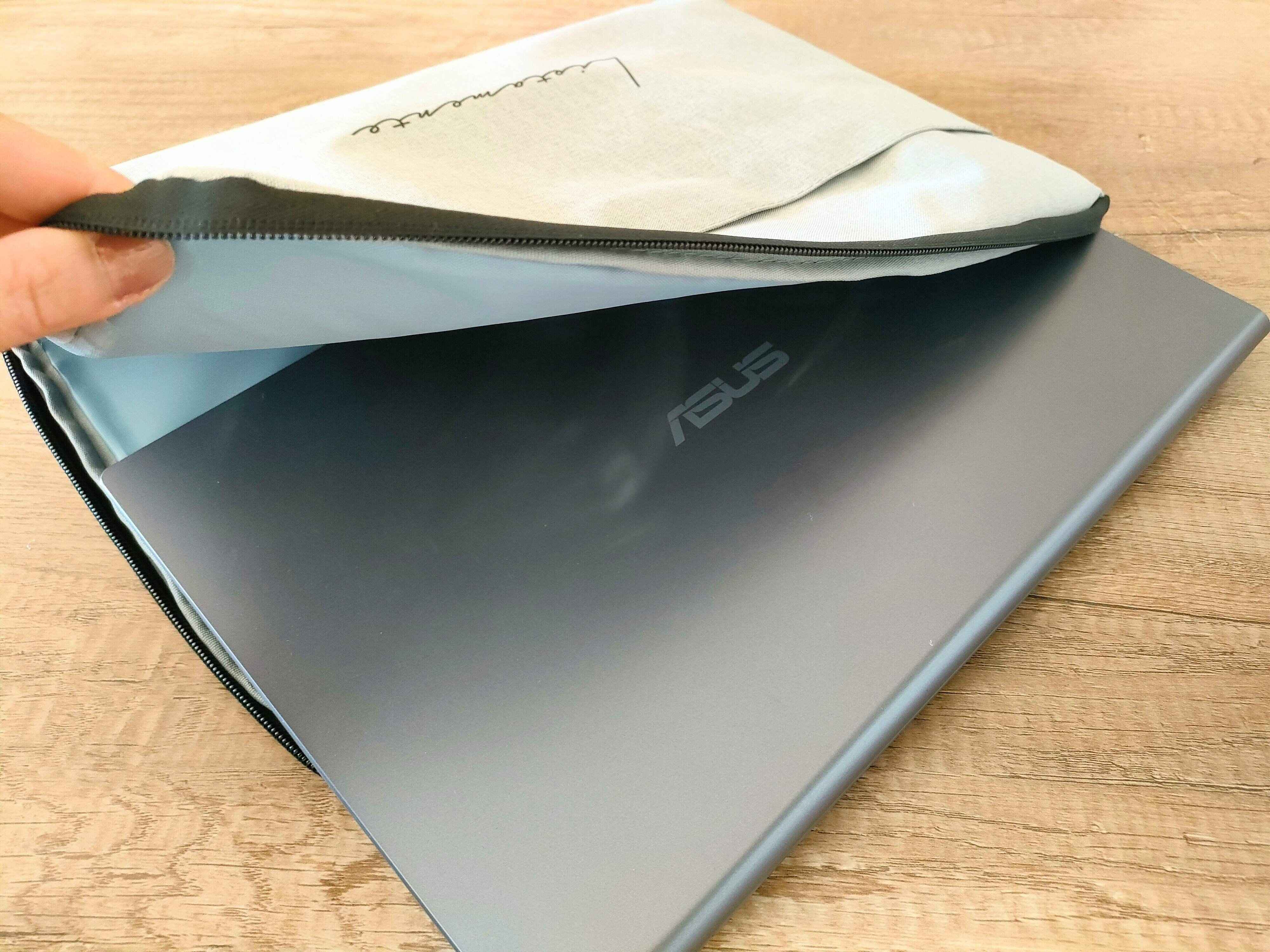 13インチまですっぽり収納できる