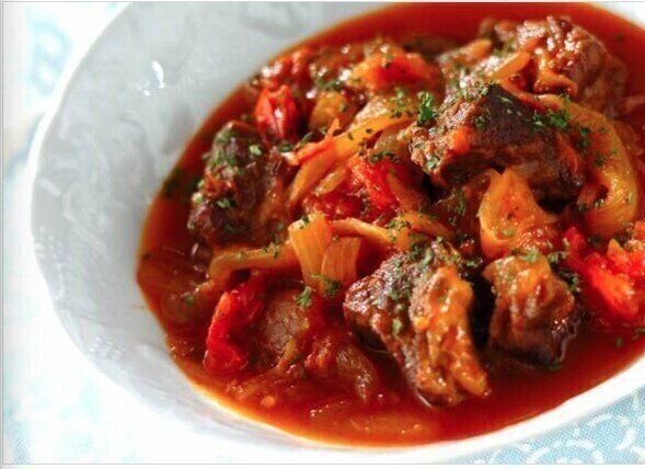 牛スネ肉の煮込み