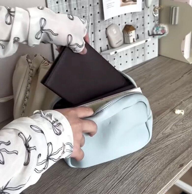 旅行中の荷物整理が楽に！「トラベルポーチ」